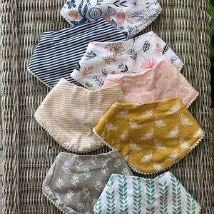 Bundle of 8 bibs